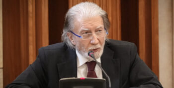 IL GOVERNO PREFERISCE PROTEGGERE I COLLETTI BIANCHI