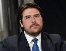 LE CHAT DI DEL MASTRO RESTANO NASCOSTE. VERGOGNA!