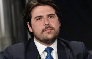 LE CHAT DI DEL MASTRO RESTANO NASCOSTE. VERGOGNA!