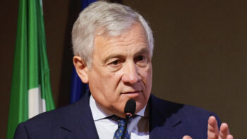LO SLOGAN DEL GOVERNO: MENO TASSE, MENO TASSE, MENO TASSE