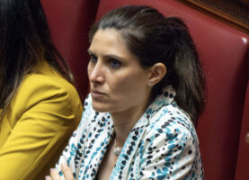 PERCHE’ LA DESTRA PROTEGGE I SUPER PAPERONI?