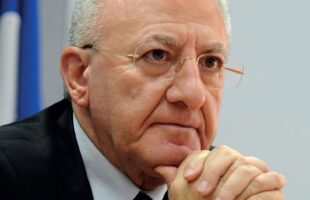 SIAMO ROVINATI. GIORGIA MELONI: IL CORVO RIMPROVERA IL COLORE NERO