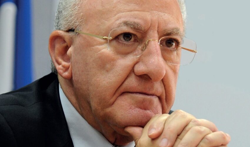 SIAMO ROVINATI. GIORGIA MELONI: IL CORVO RIMPROVERA IL COLORE NERO