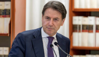 FESTEGGIAMENTI IN PARLAMENTO PER DELMASTRO