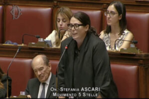 SERVONO INVESTIMENTI NEGLI UFFICI IMMIGRAZIONE