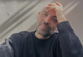 UNA BOMBA SOTTO CASA PER IL SUO BENE