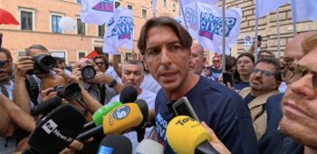Vogliono escluderci dalle elezioni con la legge “salva casta”