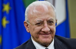Bonelli: il salice piangente della politica. Un “portaseccia”, un “portasfiga, un “mettimale”