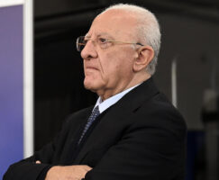 Dal biondo platino al castano scuro e 5000 dollari a testa