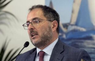 Il nuovo nemico della Meloni: i bambini