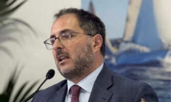 Il nuovo nemico della Meloni: i bambini