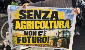 “Quaranta pullman fermati e dirottati per non farli arrivare a Roma”