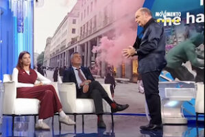 Vespa agnellino con Meloni, iena con una studentessa in diretta