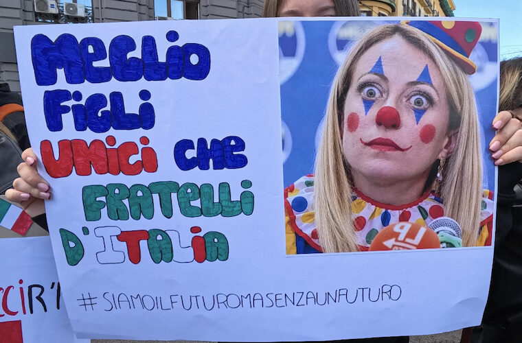 Corteo a Napoli contro il carovita, i salari bassi e la guerra