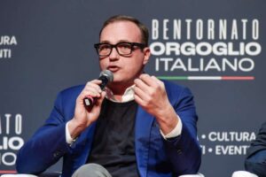 “Vannacci insulta e mi dà dell’invertito, ma l’unico qui ad essersi invertito è lui”