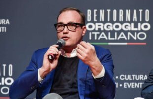 “Vannacci insulta e mi dà dell’invertito, ma l’unico qui ad essersi invertito è lui”