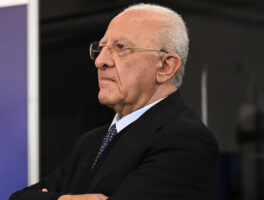 Youssef, “una testa di sedano dietro una faccia da pirla”