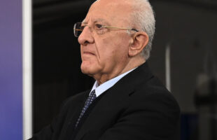 Youssef, “una testa di sedano dietro una faccia da pirla”