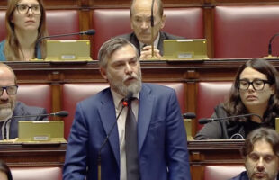 Bisogna difendere la gente perbene. “Delmastro e Caroccia sono persone perbene”?