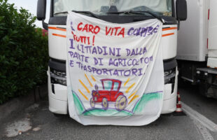 Il carovita colpisce tutti. La protesta degli autotrasportatori