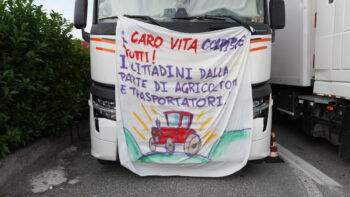 Il carovita colpisce tutti. La protesta degli autotrasportatori