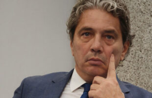 Chiesto l’arresto in Sicilia per l’uomo scelto da Carlo Calenda