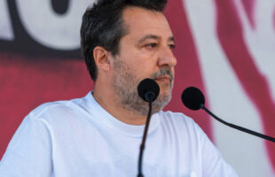 “Se devasti una vetrina o aggredisci una commessa sei un coglione”