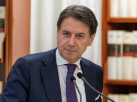 La gag di Conte da Vespa