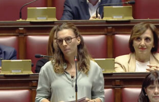 Il governo Meloni decide a secondo di come la pensa Washington, Tel Aviv, Berlino e Bruxelles
