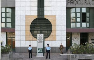 “Il governo ha fatto un regalo alla camorra”