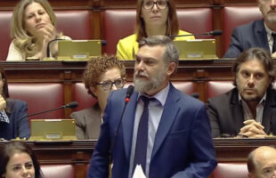 “Noi ci teniamo stretto Roberto Scarpinato, voi stragi e depistaggi”