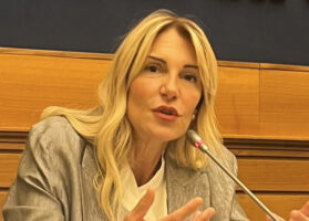Per anni il governo ha fatto finta di non vedere le difficoltà del Paese