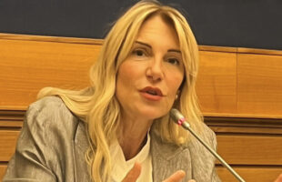 Per anni il governo ha fatto finta di non vedere le difficoltà del Paese